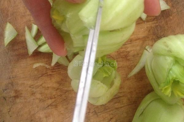 翡翠菜心的做法图解3
