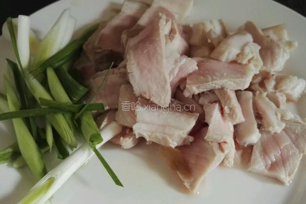 五花肉炒笋干的做法图解2