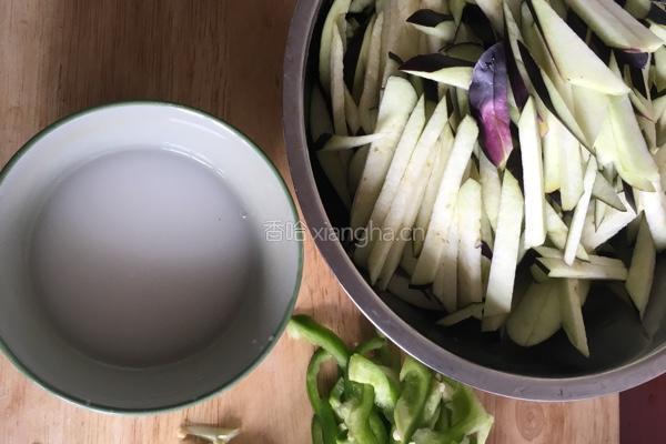 家常茄子打卤面的做法图解1