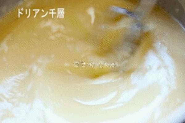 黄金榴莲千层蛋糕的做法图解2
