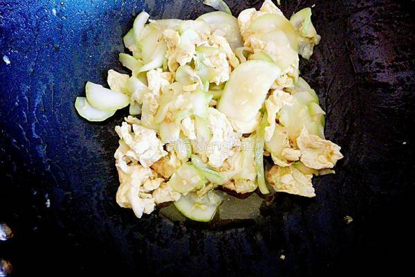 西葫芦炒鸡蛋的做法图解6
