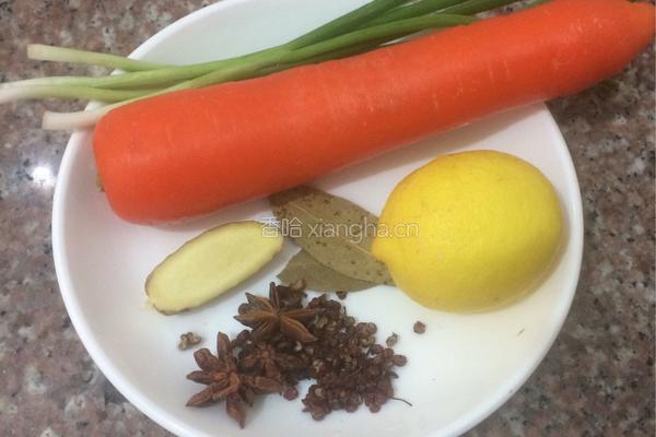 泡椒凤爪的做法图解1