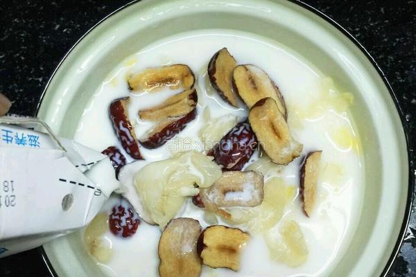 花胶雪耳炖奶的做法图解6