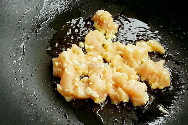 老干妈鸡丁炒饭的做法图解3
