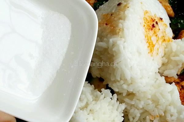 老干妈鸡丁炒饭的做法图解6