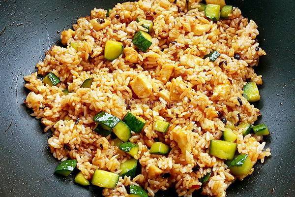 老干妈鸡丁炒饭的做法图解7