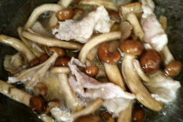 青菜炒滑子蘑的做法图解5