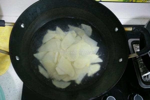干锅香辣土豆片的做法图解2