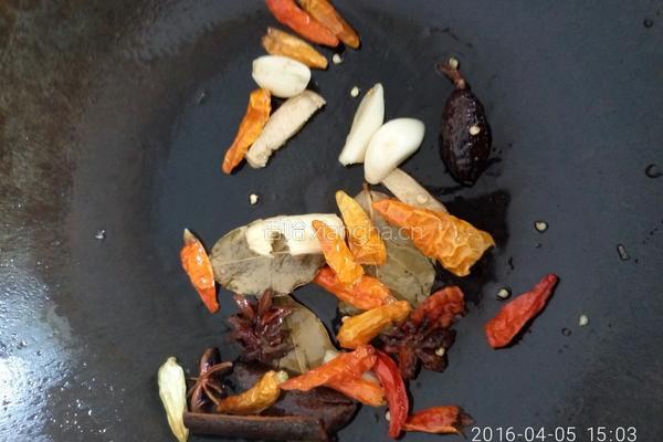麻辣卤鸡脚的做法图解3