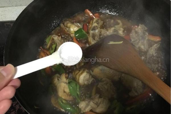 酱油焖鸡的做法图解10