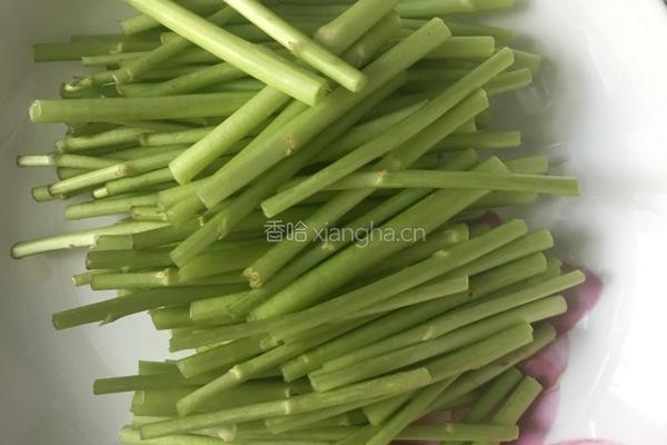 芦蒿豆干的做法图解1
