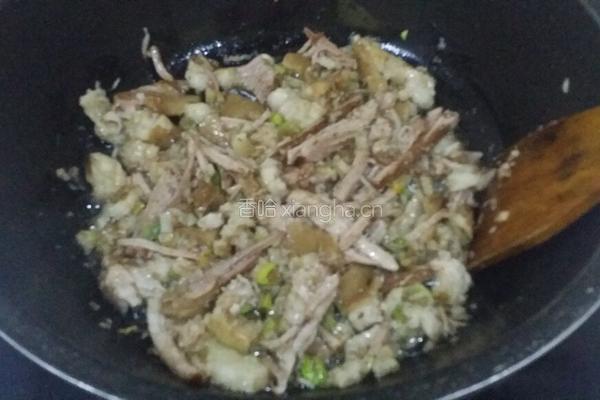 蒸肉炒酸菜的做法图解3