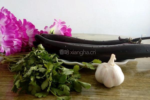 手撕蒜茄子的做法图解1