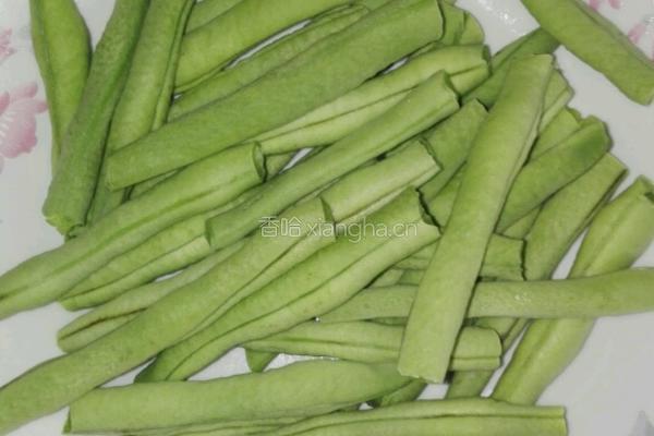 茄子炒豆角的做法图解2