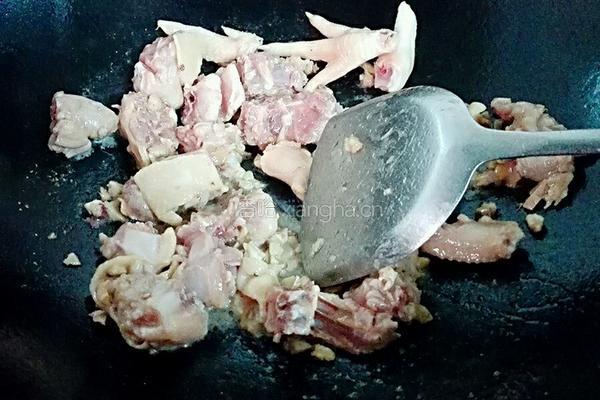 虫草花炒鸡肉的做法图解5
