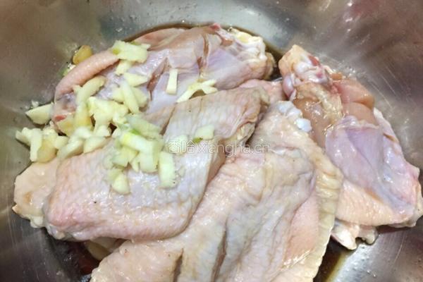 营养蒜香鸡翅的做法图解2