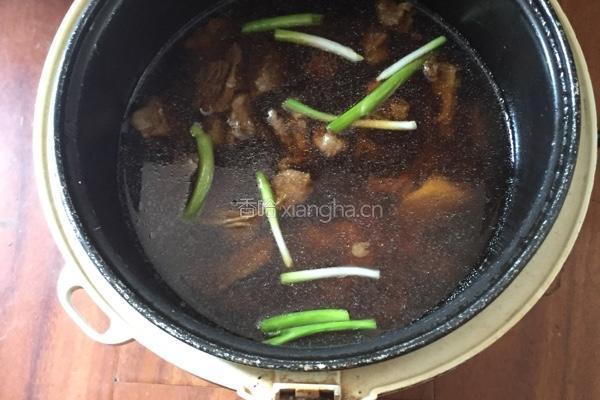 西红柿炖牛楠的做法图解3