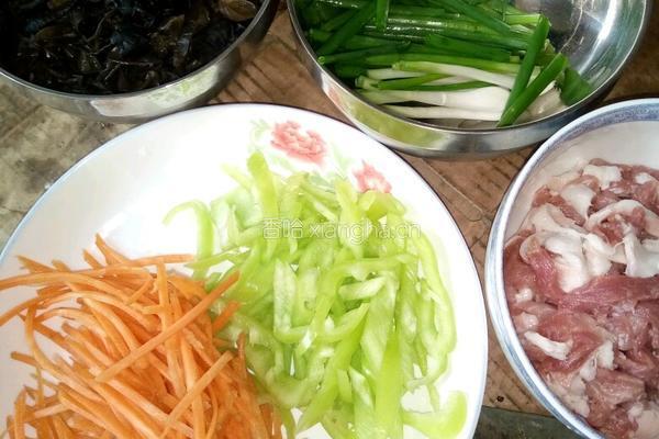 鱼香肉丝（清淡版）的做法图解1