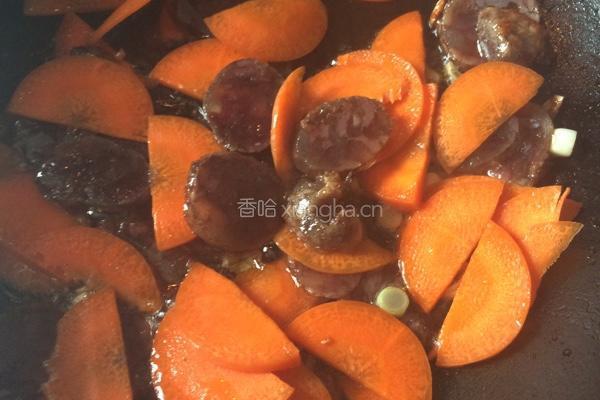 腊肠炒包菜的做法图解4