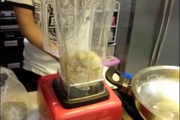 碧玉白菜鲜虾卷的做法图解1