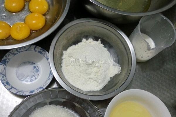 手绘草莓蛋糕卷的做法图解1