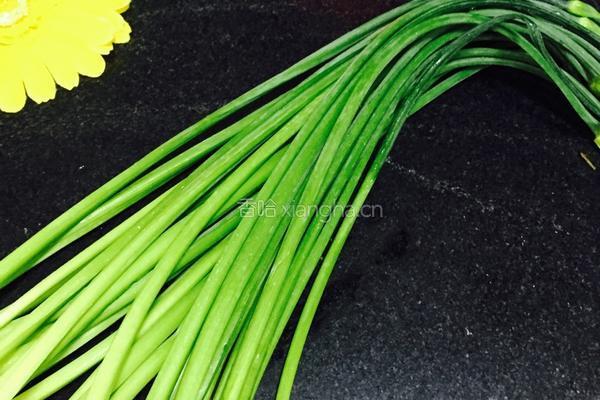 韭苔腊肉的做法图解2