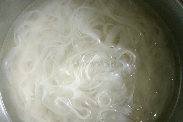 凉拌粉皮的做法图解2