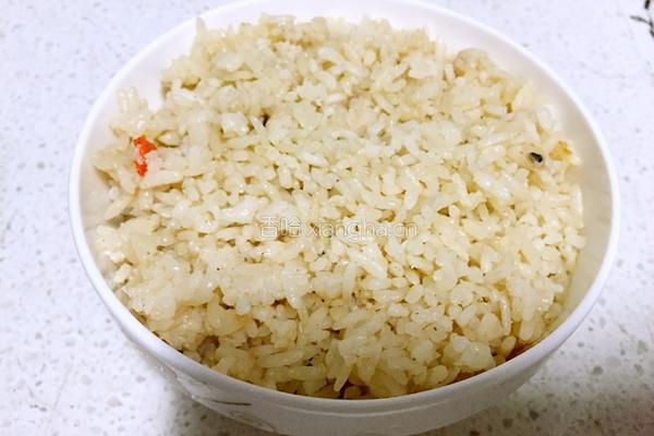 虾仁豌豆粒炒饭的做法图解4
