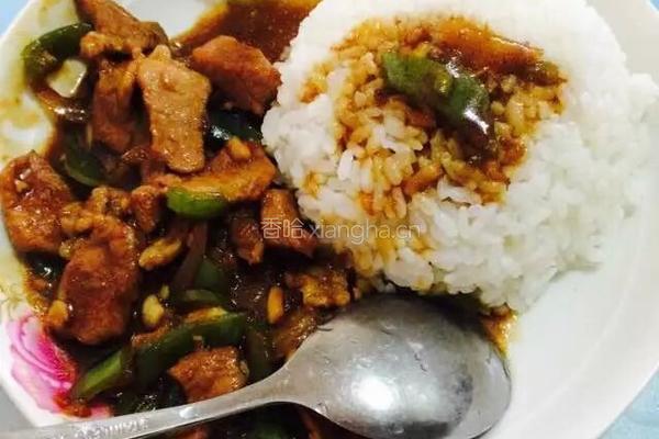 黑胡椒牛柳盖饭