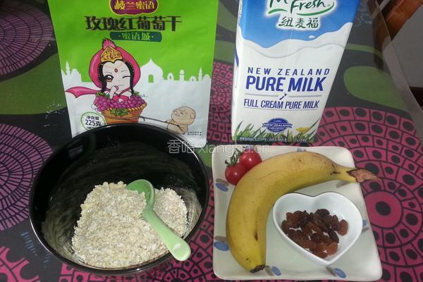 香蕉牛奶燕麦粥的做法图解1