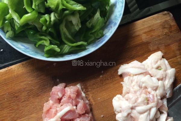 辣椒炒肉的做法图解2