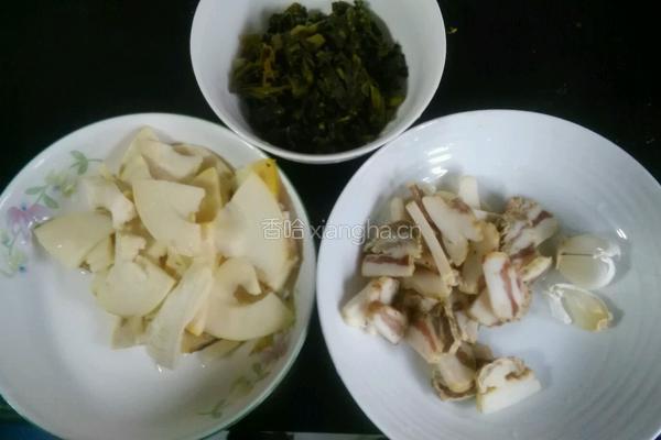 腊肉酸菜炒春笋的做法图解3