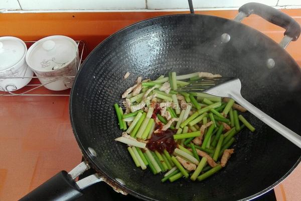 肉丝炒蒜苔的做法图解9