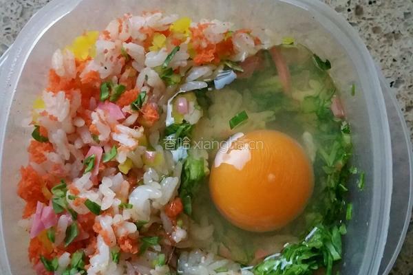 米饭鸡蛋饼的做法图解1