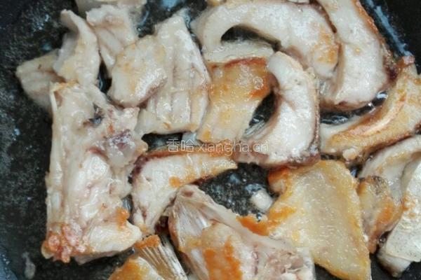 鱼腩焖豆腐的做法图解3