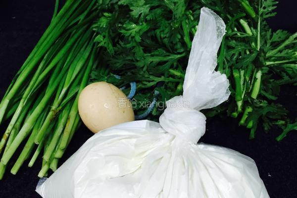 茼蒿韭菜丸子的做法图解1