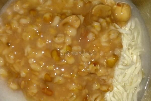 银鹭豆花八宝粥拉面披萨的做法图解1