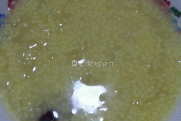 小米红枣银耳粥的做法图解4