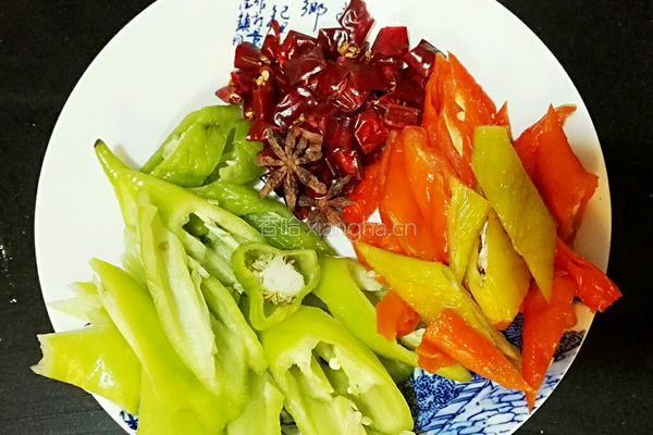 辣炒鸡腿肉的做法图解2