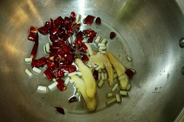 辣炒鸡腿肉的做法图解3