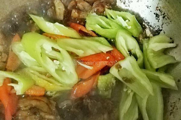 辣炒鸡腿肉的做法图解7