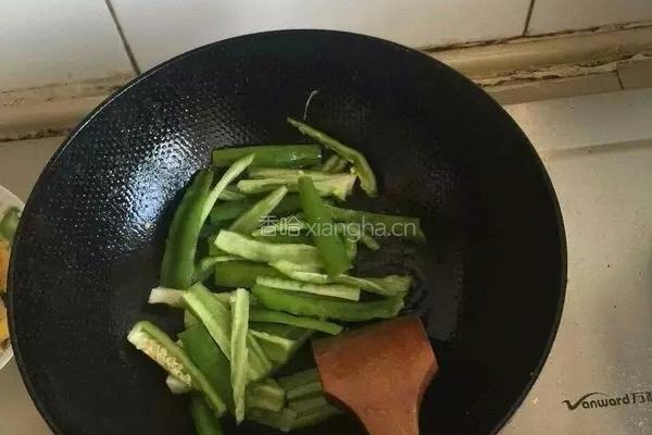 糖醋辣椒的做法图解2