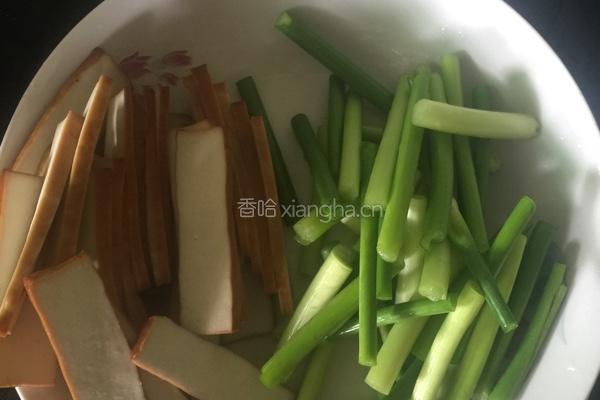 蒜苗炒猪肝的做法图解3
