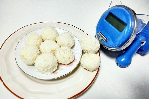蛋白椰丝球的做法图解3