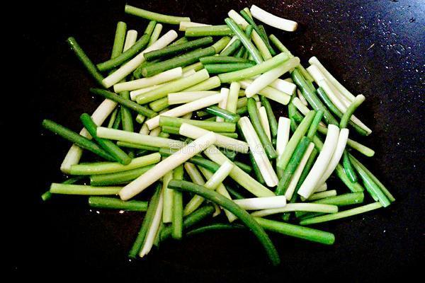 蒜苔炒蛋饼的做法图解8