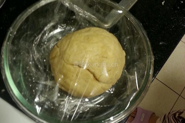 双拼牛肉奶酪芝士披萨的做法图解3
