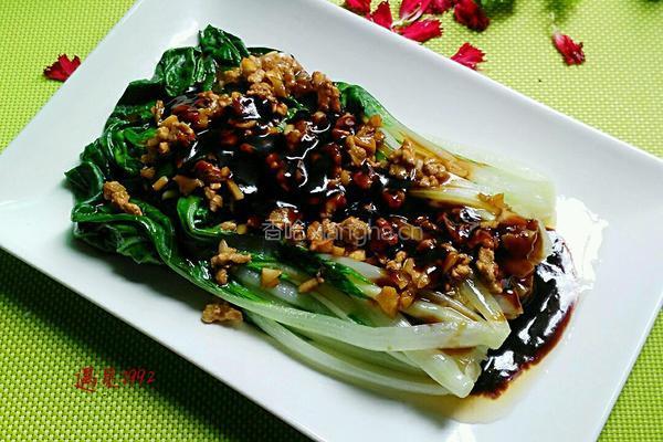 蒜香肉沫淋小白菜