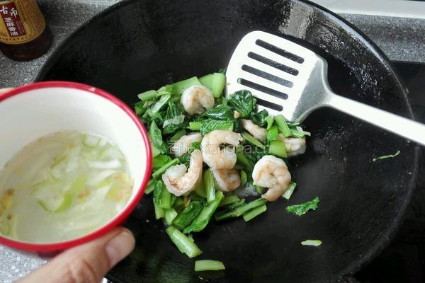 小白菜炒虾仁的做法图解8