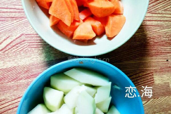 青木瓜胡萝卜红枣炖排骨的做法图解2