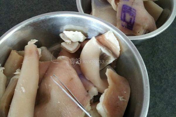 家常做猪皮冻的做法图解1